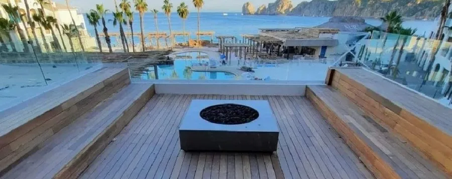 ME Cabo — Deck de madera tropical